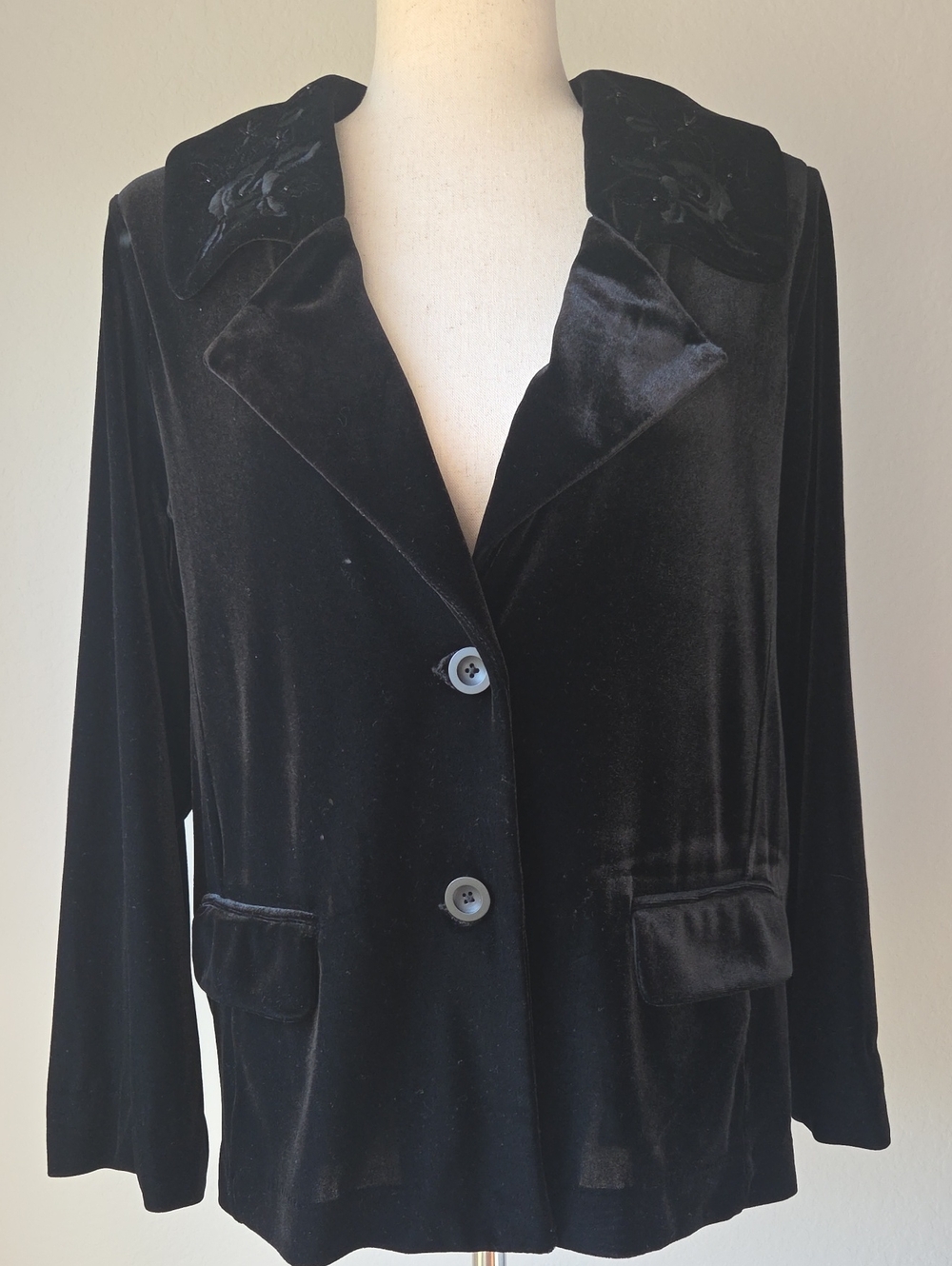 White Stag Black Velvet Velour Blazer Jacket with Embroidered Rose Collar Detail